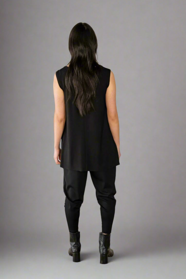 Relaxed, Black Sleeveless Top w/ Wide Shoulders & Boat Neck, Hi-Low Hem (Unisex)