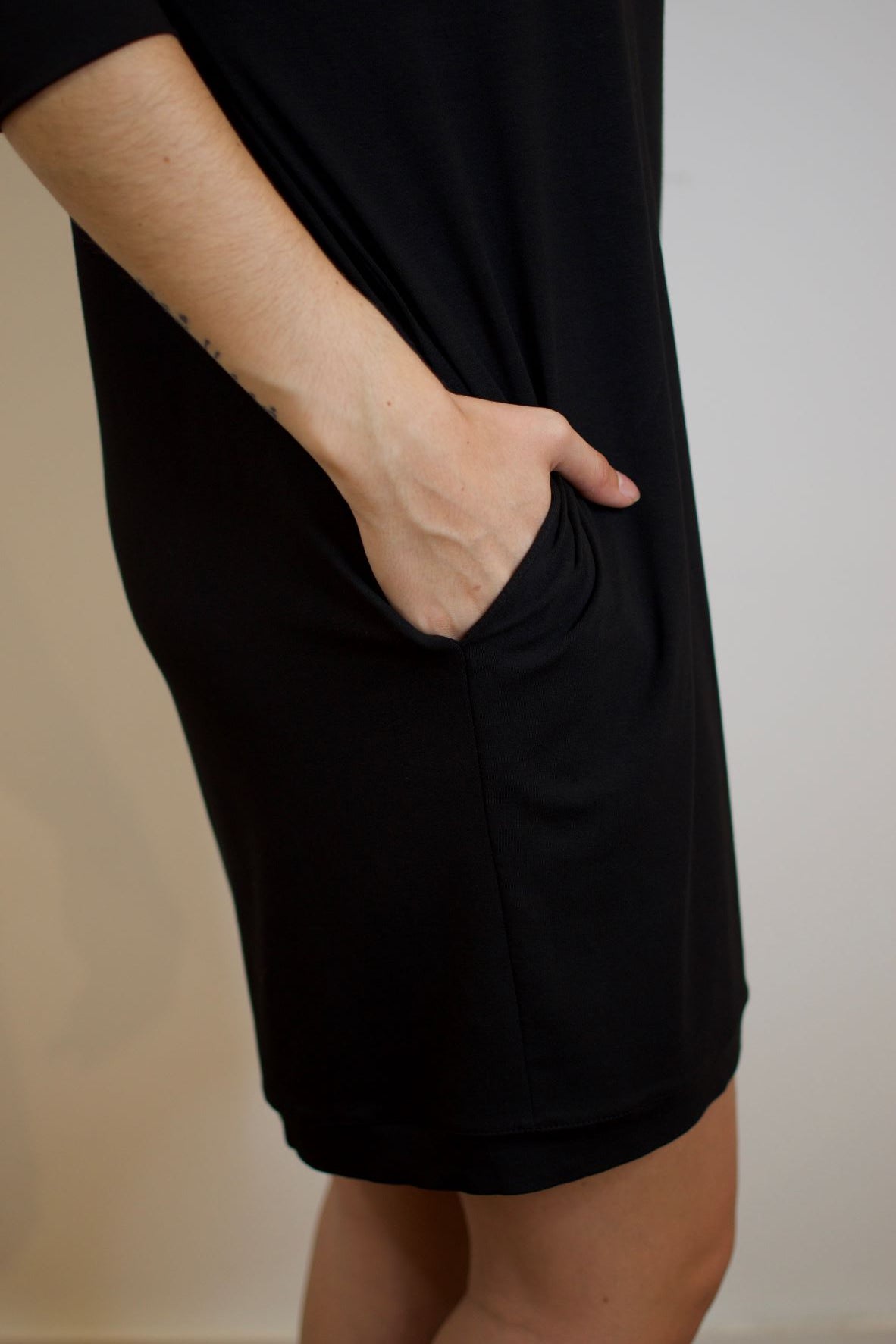 Ivy | Black Dolman Sleeve Mini Jersey Dress