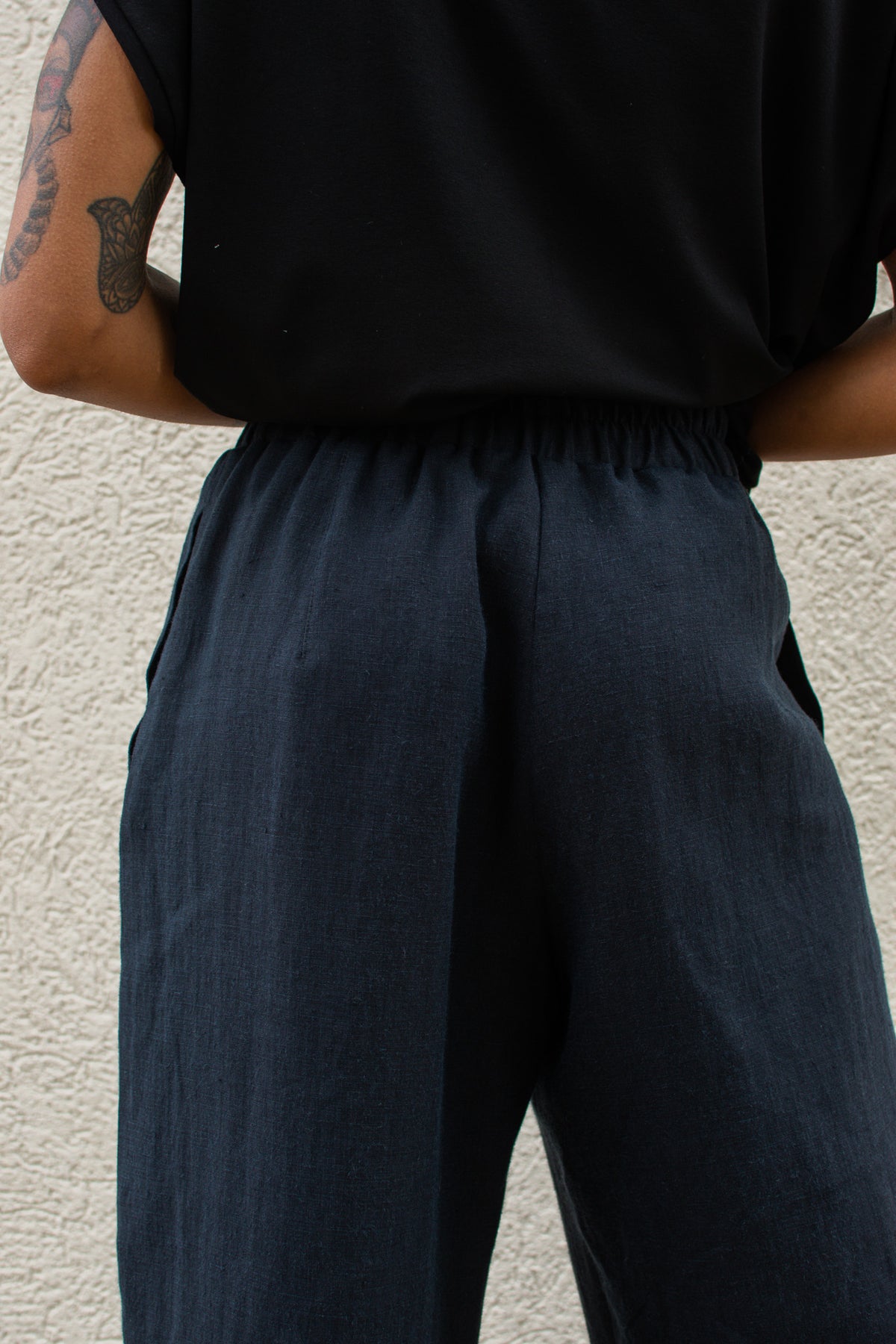 Black, Wide-Leg Linen Pants w/ Cropped Length & Elastic Waist (Women)