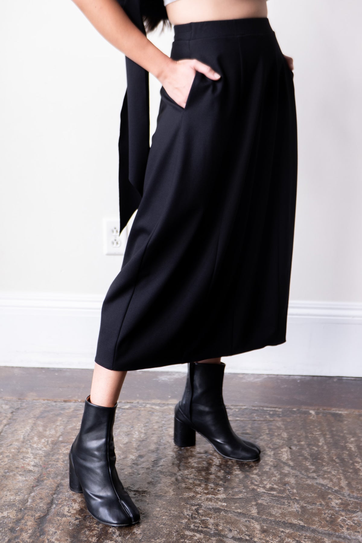 Ava | Black Midi Skirt