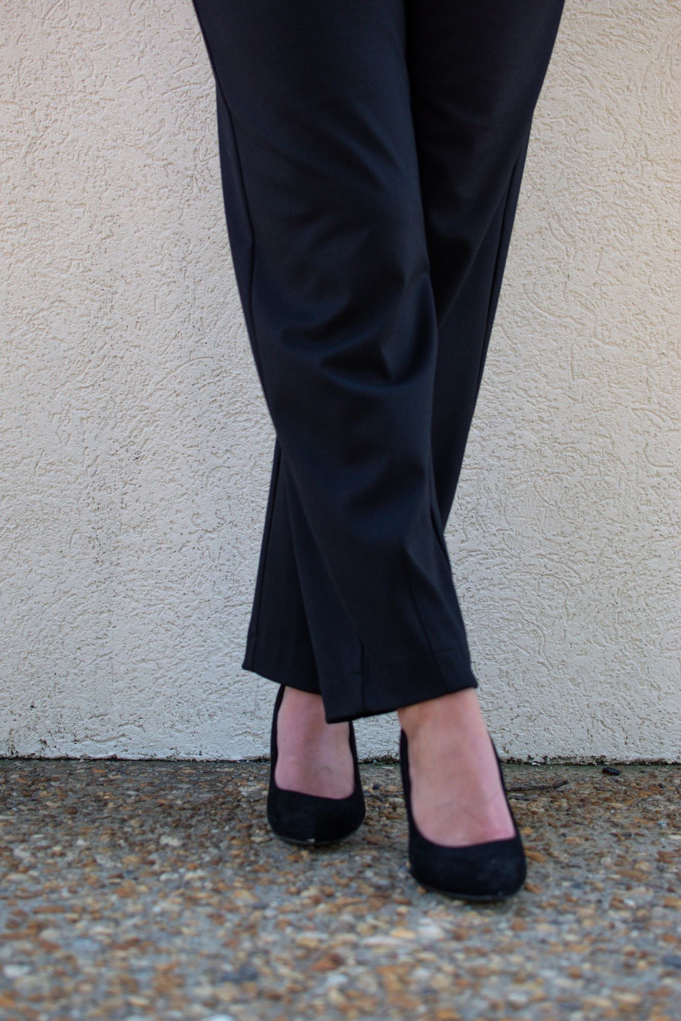 Arizona | Black Knit Pants With Pockets and Darts on Hem.
