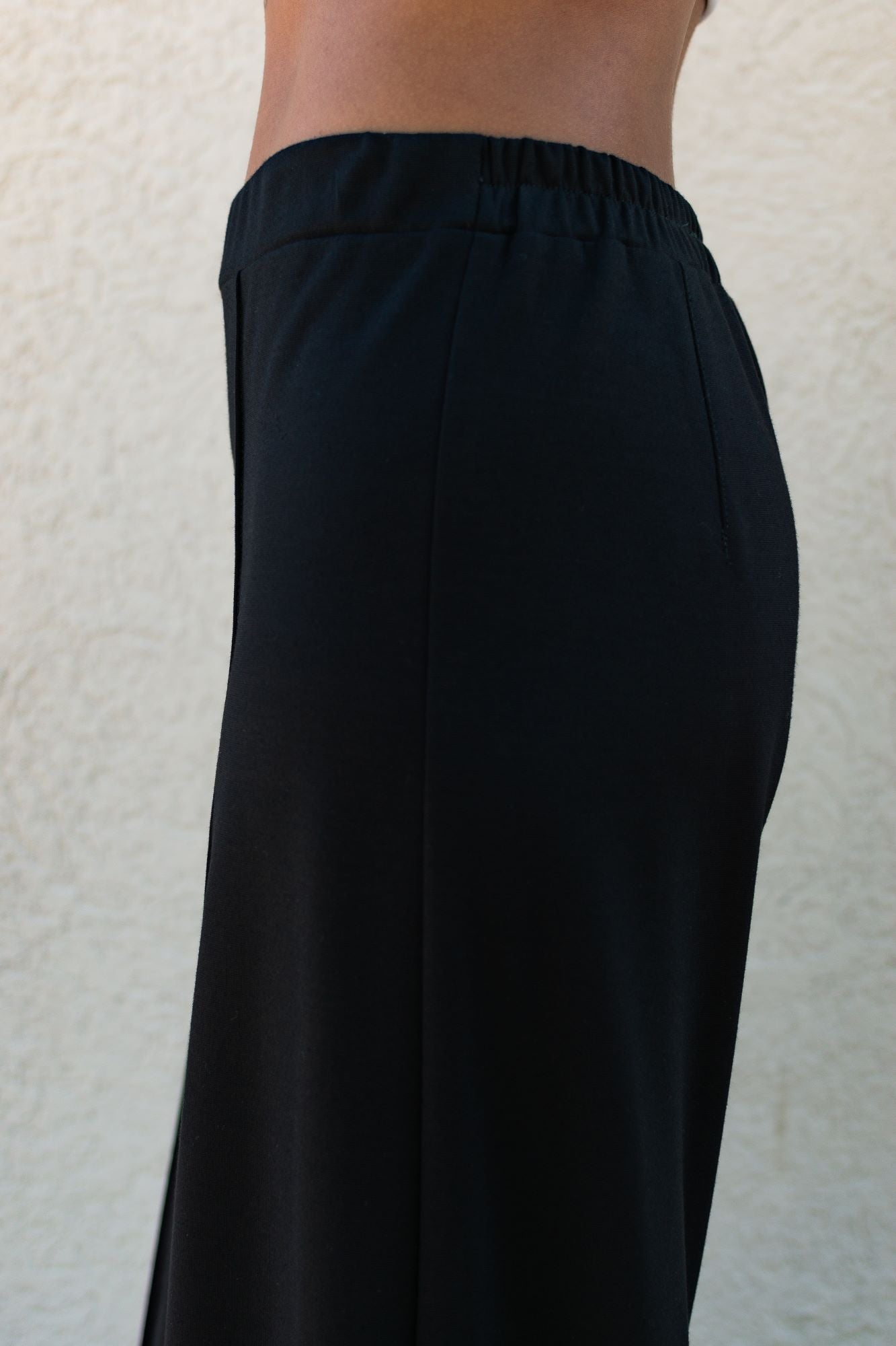 Black, Wide-Leg Pants w/ Elastic Waistband & No Pockets, Full Length (Women)