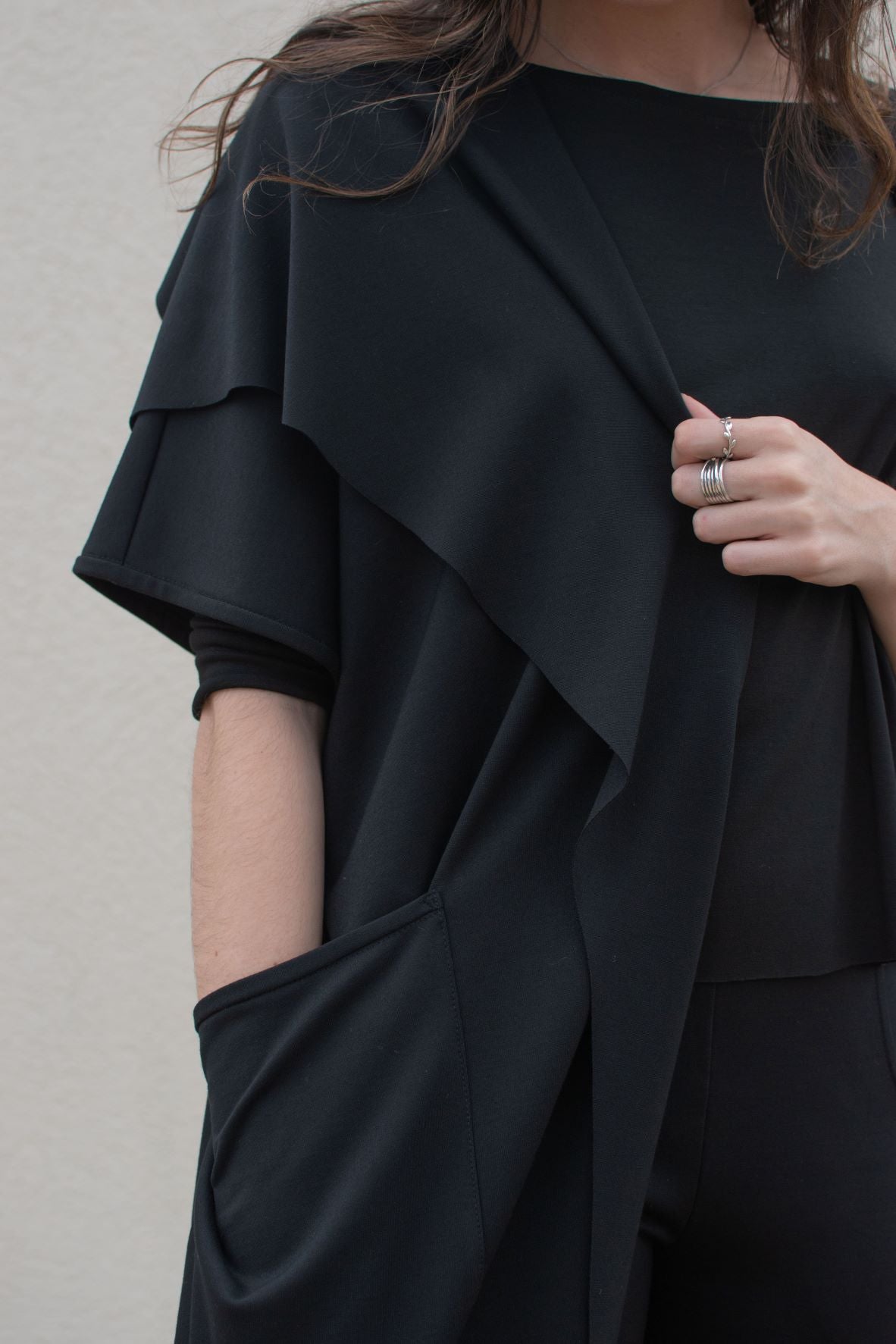 Caroline | Black Sleeveless Coat